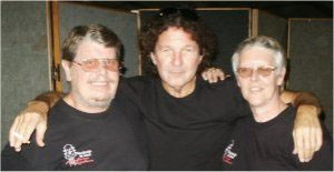 2004: Tony Joe with Leo and Roely in T-shirts of Boudewijn de Groot